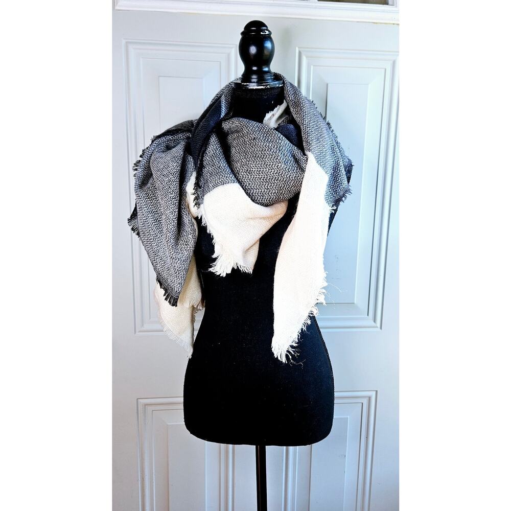 JustFab Thick Blanket Scarf Square Cream Gray Color Block Warm Cozy Comfortable